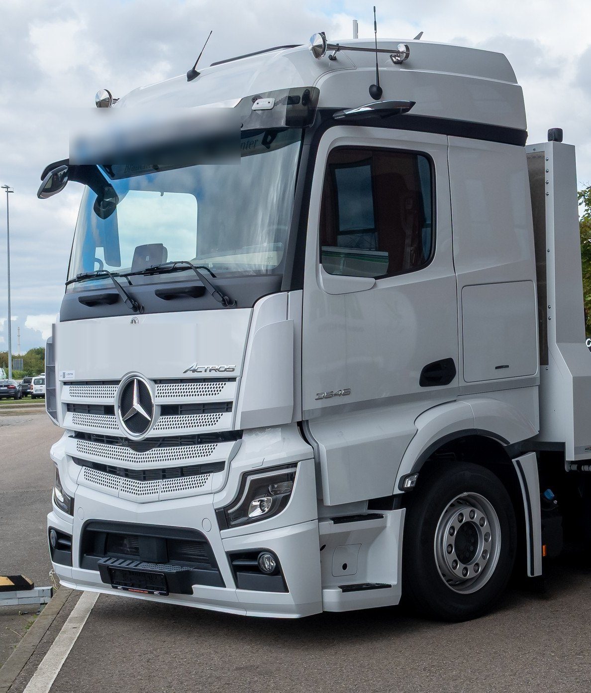 Witte Mercedes-Benz Actros L